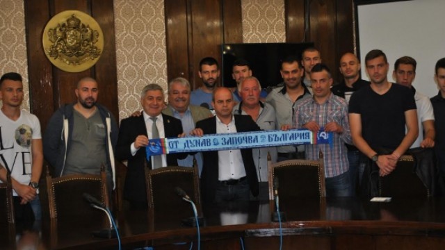 20 000 лева връчи кметът на Русе Пламен Стоилов на футболистите от ФК „Дунав“