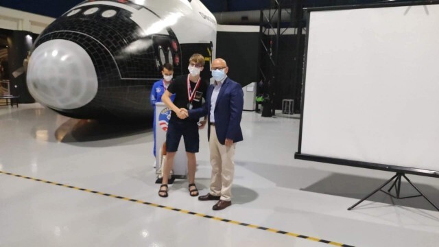 Осмокласник от Дойче шуле взе космическа награда от лагер на НАСА