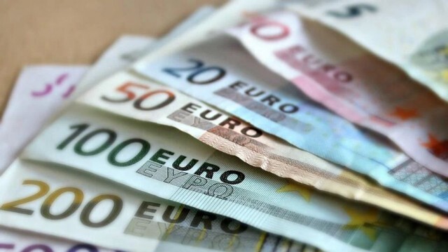 Курсът на еврото спадна до 20-годишен минимум