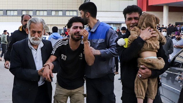 „Ислямска държава“ пое отговорността за атаките с десетки жертви в Иран