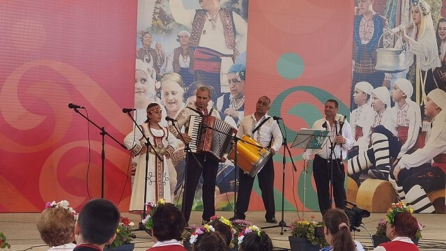 Самодейци от село Асеновци отново пребориха конкуренцията и се върнаха с отличия от фестивал