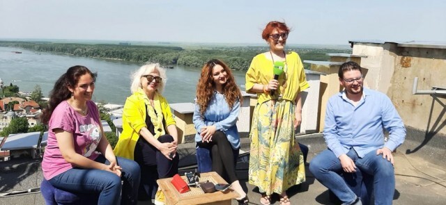 Творческият екип на комична опера „кацна“ на русенски покрив
