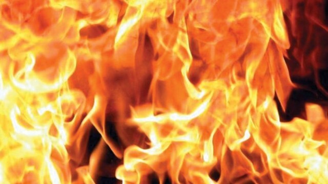 Избухна пожар в Дом за стари хора в Плевенско, гасиха го над 3 часа