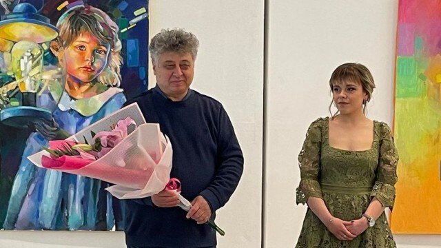 Ученичка на известния плевенски художник Валентин Асенов - Хъкъла с първа самостоятелна изложба