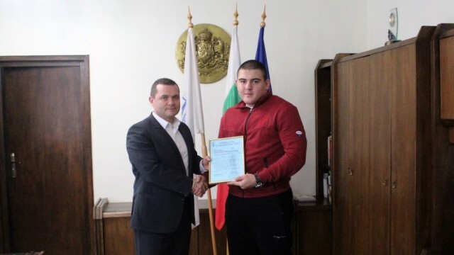 Младият борец Мартин Илиев с стана „Спортист на месеца“