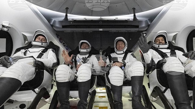 Четирима астронавти се завърнаха на Земята след шест месеца на Международната космическа станция
