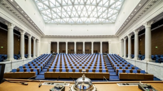 В парламента се чуха обвинения кой колко краде, създадоха комисия за еврофондовете
