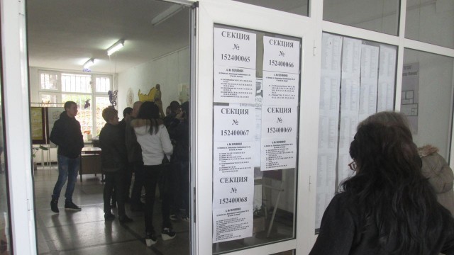 Към 13 часа: 28,37% от имащите право на глас в област Плевен са гласували